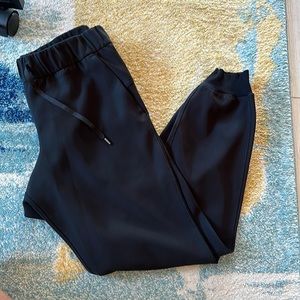 Lululemon on the fly jogger